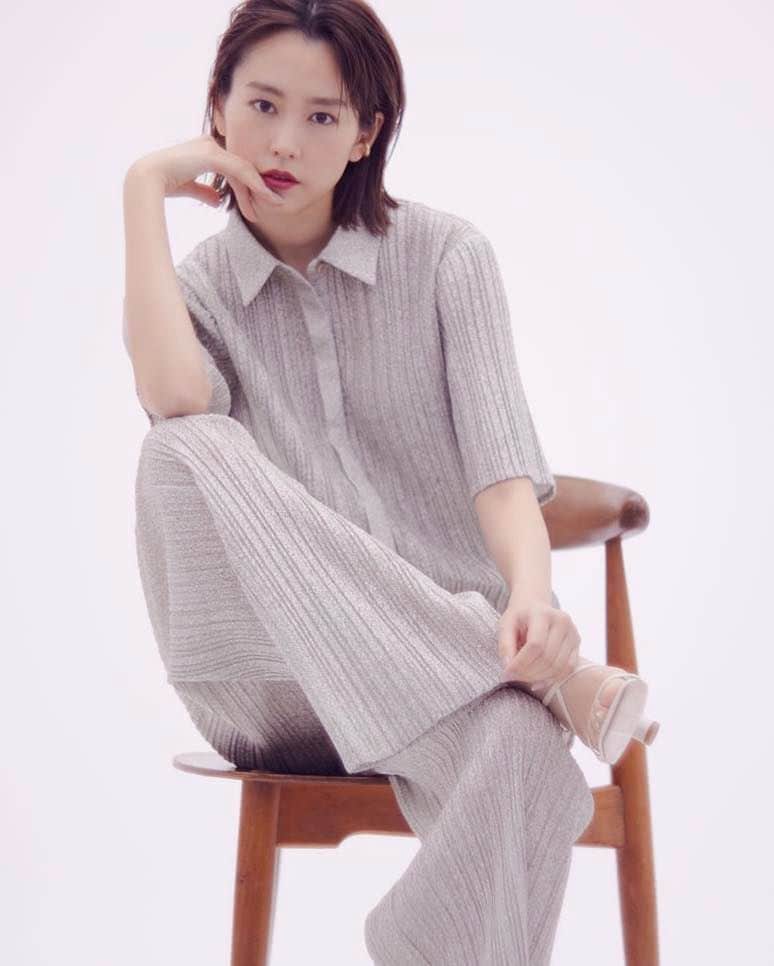 Ameri vintageさんのインスタグラム写真 - (Ameri vintageInstagram)「5.2(Tue)12:00  MIREI KIRITANI × AMERI PLEATS MELON SHIRT MIREI KIRITANI × AMERI PLEATS MELON PANTS MIREI KIRITANI × AMERI TULIP SLEEVE I LINE DRESS will be released.  #ameri #amerivintage #shopping #fashion #japan #top #shirt #pants #dress」4月28日 10時00分 - amerivintage