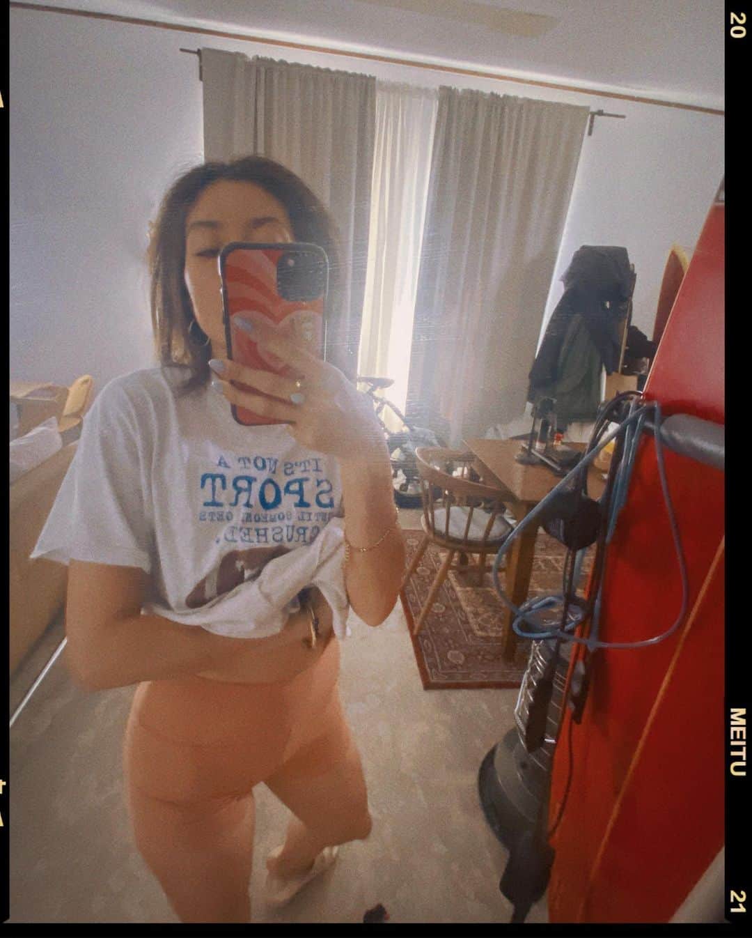 堀舞紀のインスタグラム：「🏉〜  @maaiqheart  @qheartbikinibybetina   安心して下さい… 履いてます…  今年は このタイプ😍〜 露出がなさそで ありそで イカしてるーーーッ  この形のボトム始めて🩳だけど 良いッッ😀  ここの水着はやはり 着心地最高😩💕  金属の金具もないし 締め付け感もないのに モッサリ見えない😀😀😀  なんで？！  インポートだから？？？  生地も柔らかくて 動きやすく デザインもオシャレ😭  大人だって 可愛い水着きたいですもんねー  🤪  #maaiqheart  #swimwear #母親服装 #水着 #大人水着」