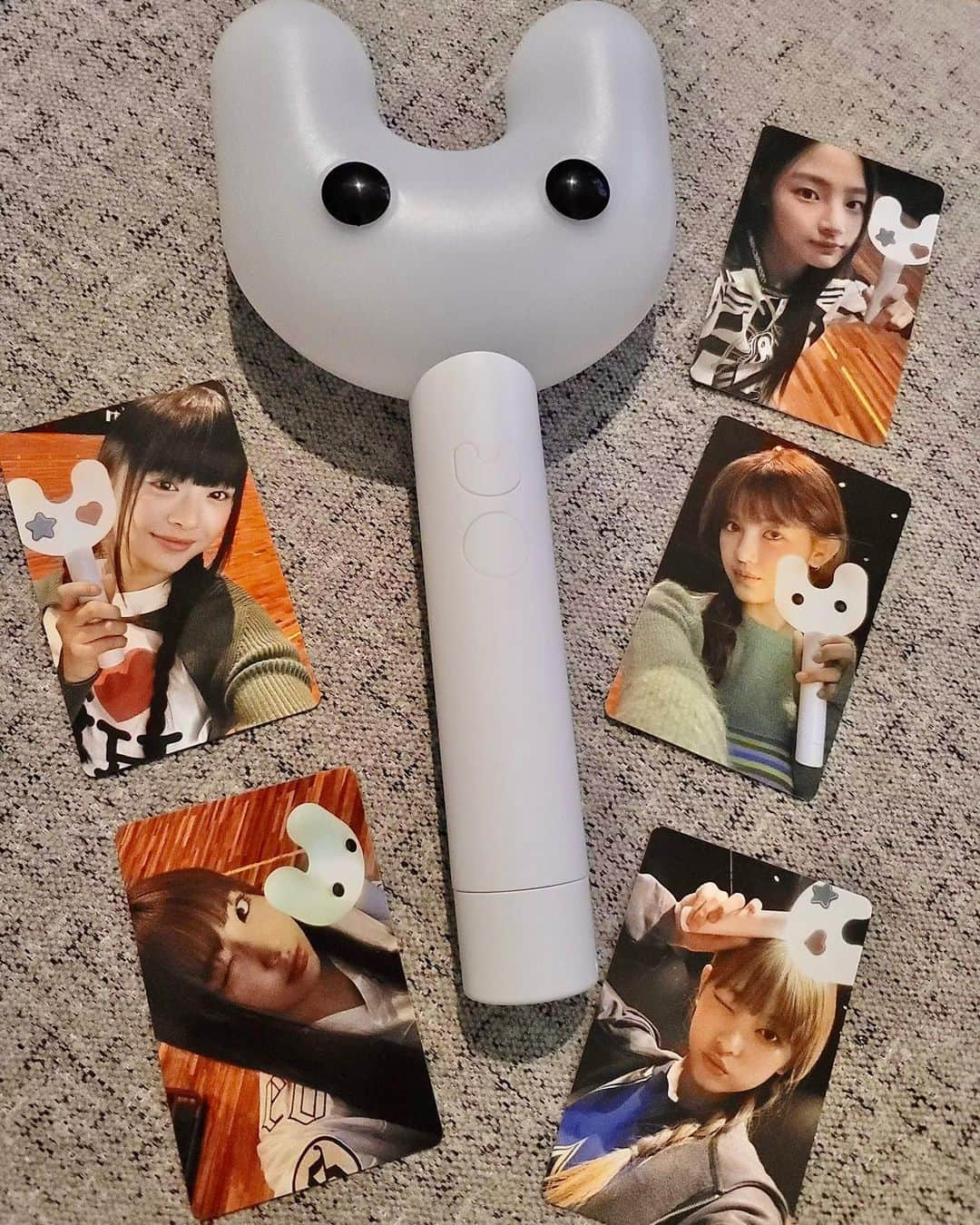 allkpopTHESHOPのインスタグラム：「⭐️⭐️⭐️⭐️⭐️JT [Verifed Review] Super cute  I love this! This is my first light stick ever. It came well packaged and I can't wait to use it. Everything works great. #NewJeans」