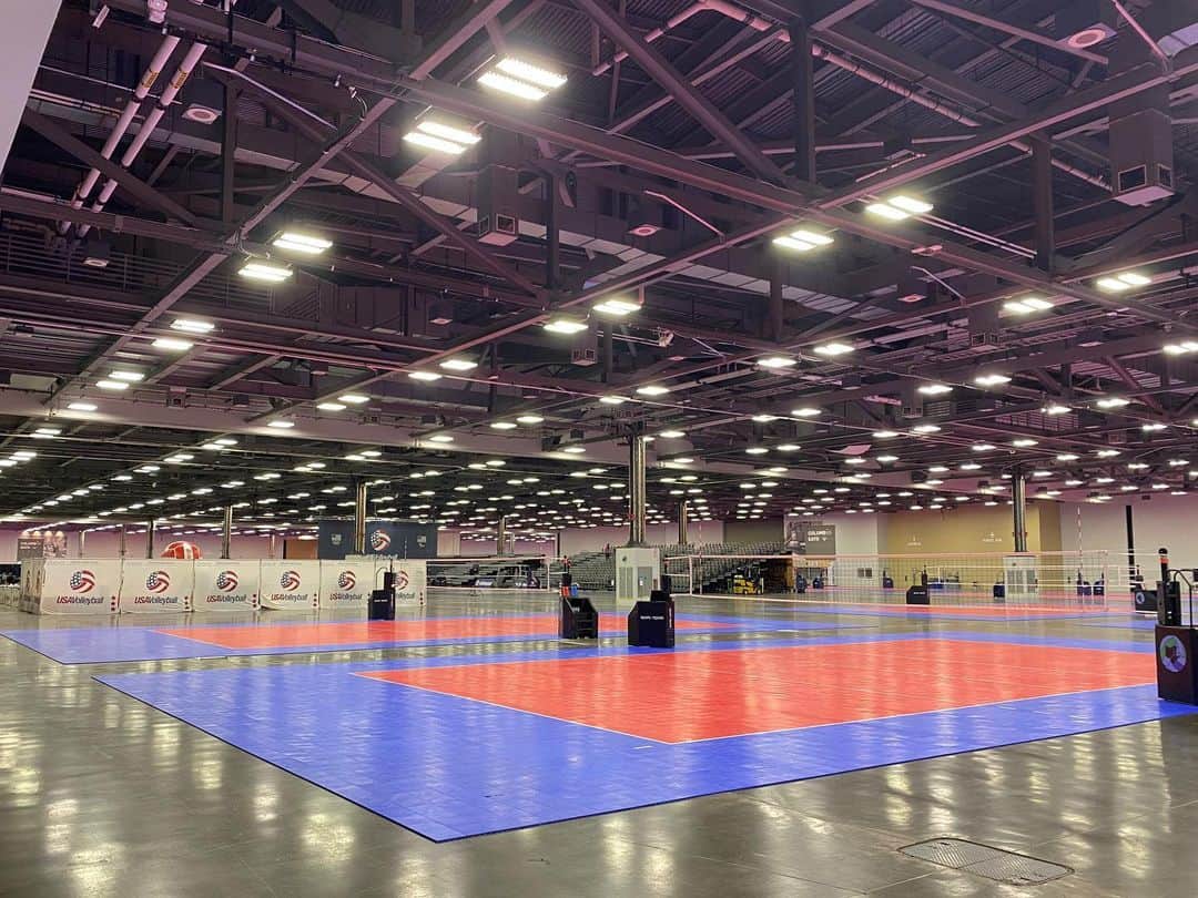 USA Volleyballさんのインスタグラム写真 - (USA VolleyballInstagram)「Columbus is all set and ready to go for #gjnc18   Doors open at 7am for day 1️⃣ tomorrow. See you there!」4月28日 10時21分 - usavolleyball