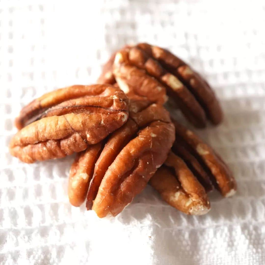 Golden Pecan co.,ltdのインスタグラム：「. ゴールデンピーカン社は ”ピーカンナッツを食卓にのせる文化” が広く根付くよう活動しています。 . #ピーカンナッツ #ゴールデンピーカン #ナッツ #ゴールデンピーカンナッツ # アリゾナの奇跡 #陸前高田 #ペカンナッツ #クルミ #アンチエイジング #抗酸化 #健康 #機能性表示食品 #goldenpecan #goldenpecannuts #pecan #pecans #pecannuts」