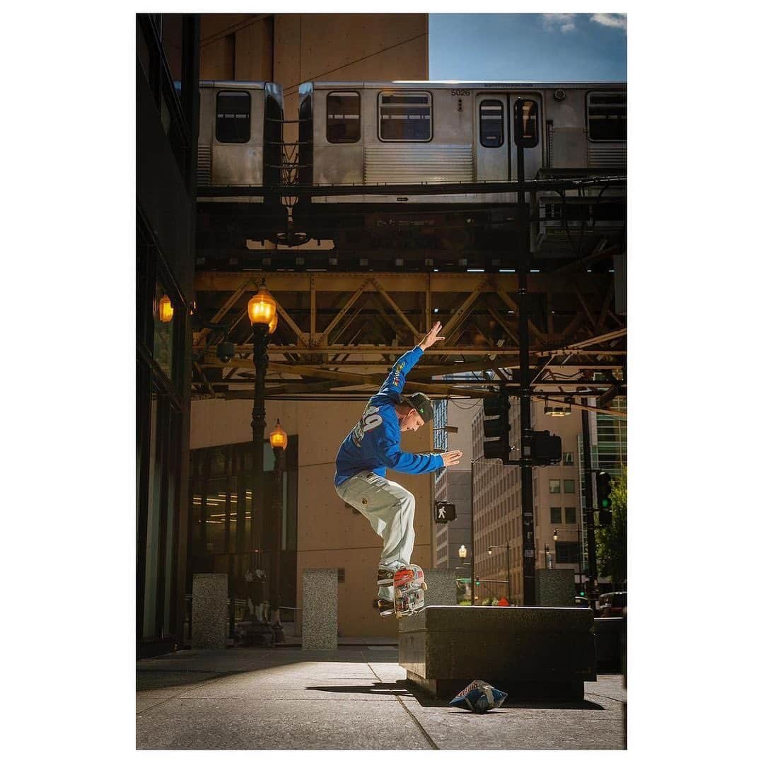 DCシューズのインスタグラム：「Happy Birthday @joshkalis 👑  Fakie 5-0 📸: @blabacphoto   #Kalis25」