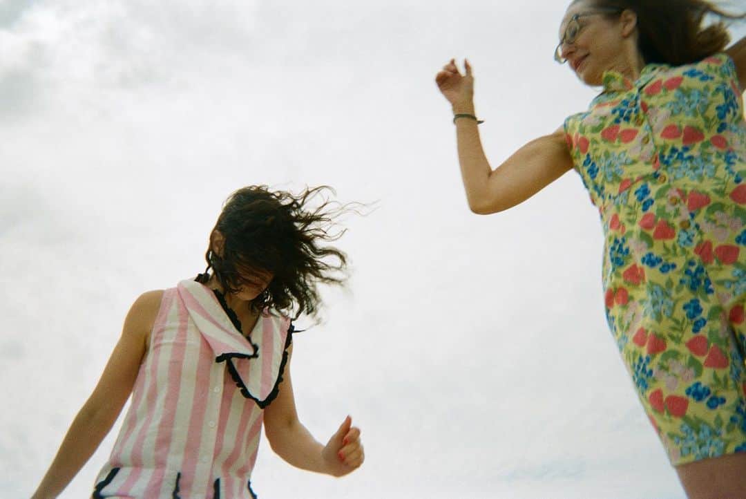 レイチェル アントノフのインスタグラム：「POV you are a sand dollar」