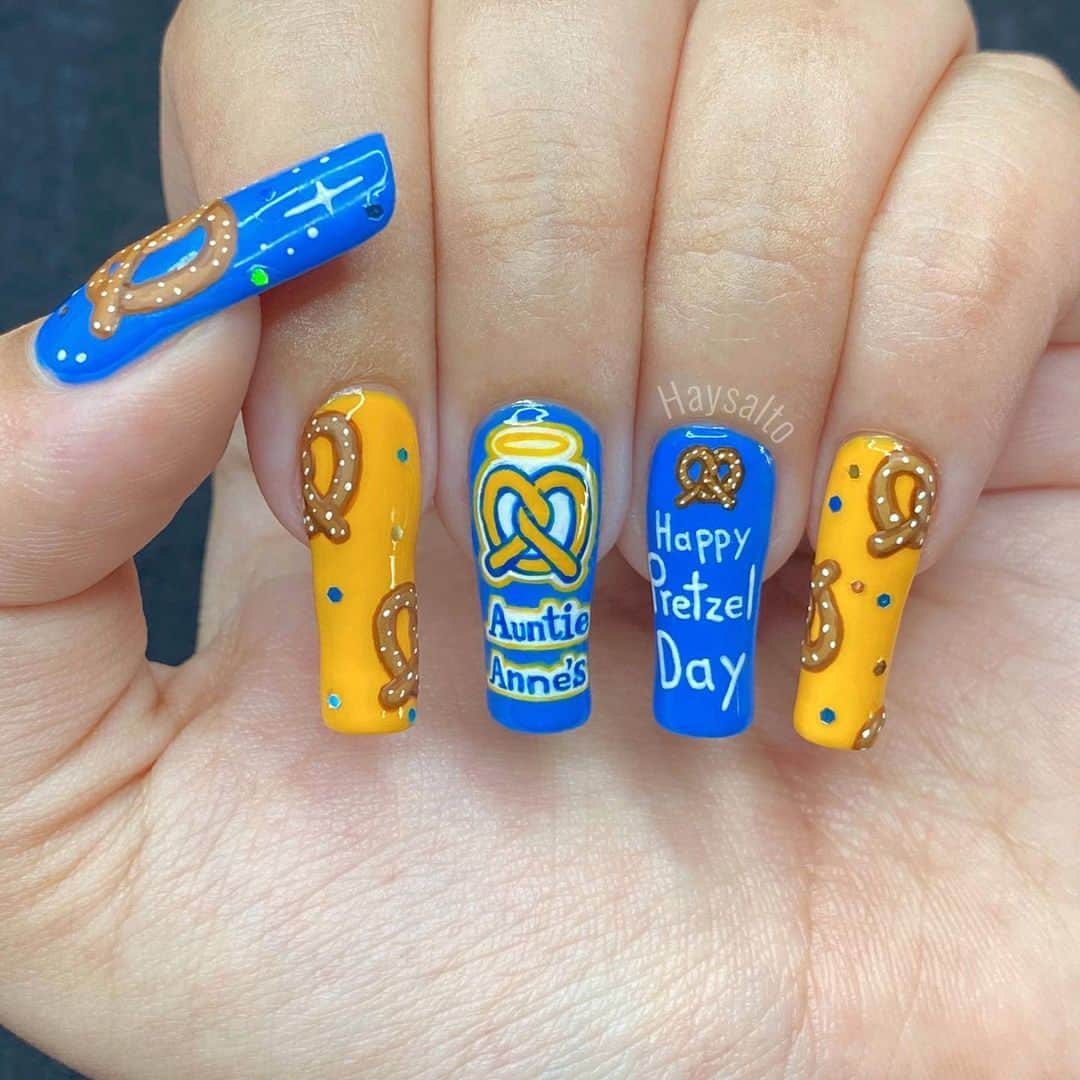 アンティ・アンズのインスタグラム：「About yesterday... 💙 🥨 💛   📸: @haysalto」