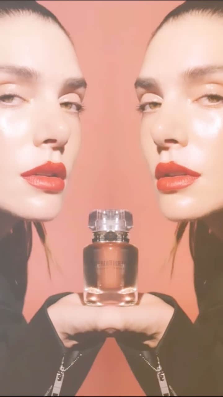 Mayela Vazquezのインスタグラム：「MakeUp for @lbeautemx featuring @valentinaferrer Using @givenchybeauty Production @ssaannqq @wutuwan Creative Director @inesaboucbard  Photographer @pontonph Styling @amandhagaio Nails @Yukie_miyakawa_nails Hair @avery_golson MakeUp @mayelavazquezbeauty Styling assistant @mariaterezaandrad Video @carolinaa.gv Editor in Chief @steph_aro Lip Details @givenchybeauty  1st Look: VERY DEFINED LIPSTICK ON 33 ORANGE SABLE —  2nd Look:  GLOSSY VIBRANT RED LIPSTICK NO.37 ROUGE GRAINÉ」