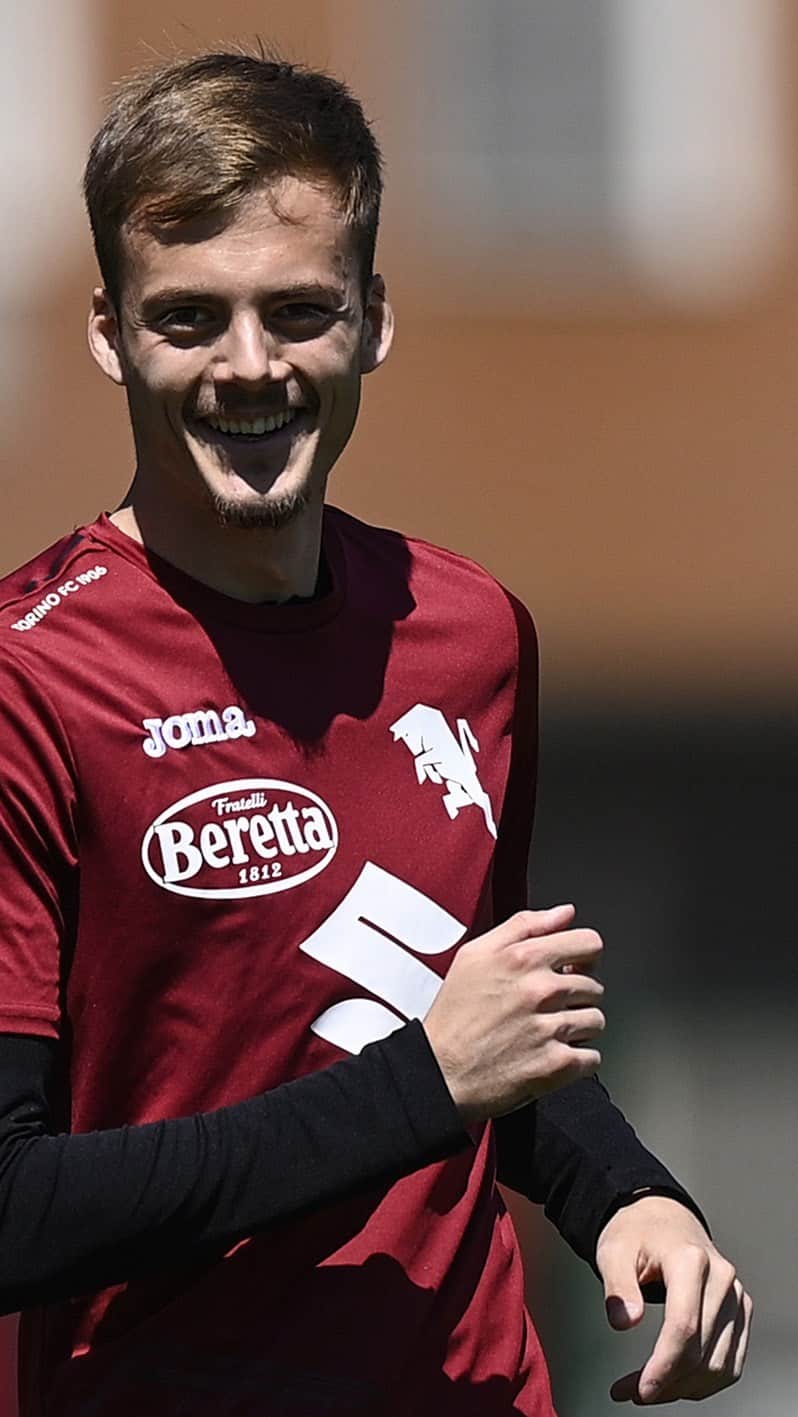 トリノFCのインスタグラム：「A tu per tu con...🎙️  Su Torino Channel l’intervista completa a @i.ilic14 !  🔗 Nelle stories il link per l’intervista completa  #SFT」