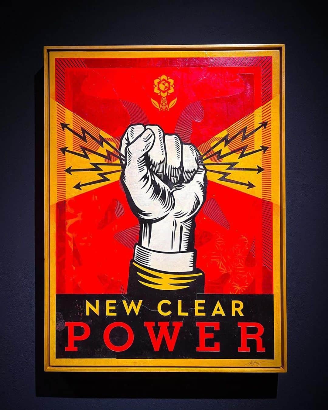 Shepard Faireyさんのインスタグラム写真 - (Shepard FaireyInstagram)「NEW CLEAR POWER: My first solo show in Munich, Germany, ends on April 30th. Thanks @amuseum_munich, for the opportunity to exhibit work not only about global warming and the financial power of the fossil fuel industries but how art articulates healthier paths forward. –Shepard  Reach out to @overratedartinc / OVERRATED ART INC. for art inquiries. *Not all original artwork and paintings will be for sale.」4月28日 2時15分 - obeygiant