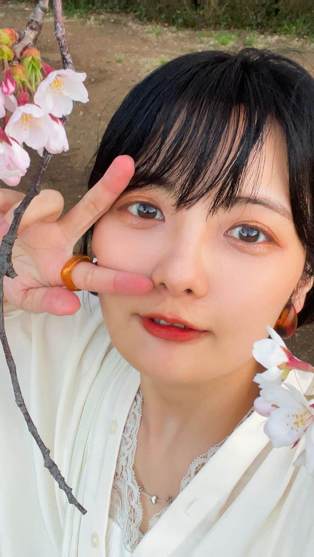 朝木ちひろのインスタグラム：「Hallo again 〜昔からある場所〜  基本自撮り  過去のフラッシュバックみたいなシーンは @kohta_pixx さんに過去に作品取りしてもらったもの  ストーリー性があるものを目指したんだけど難しいね〜💦」