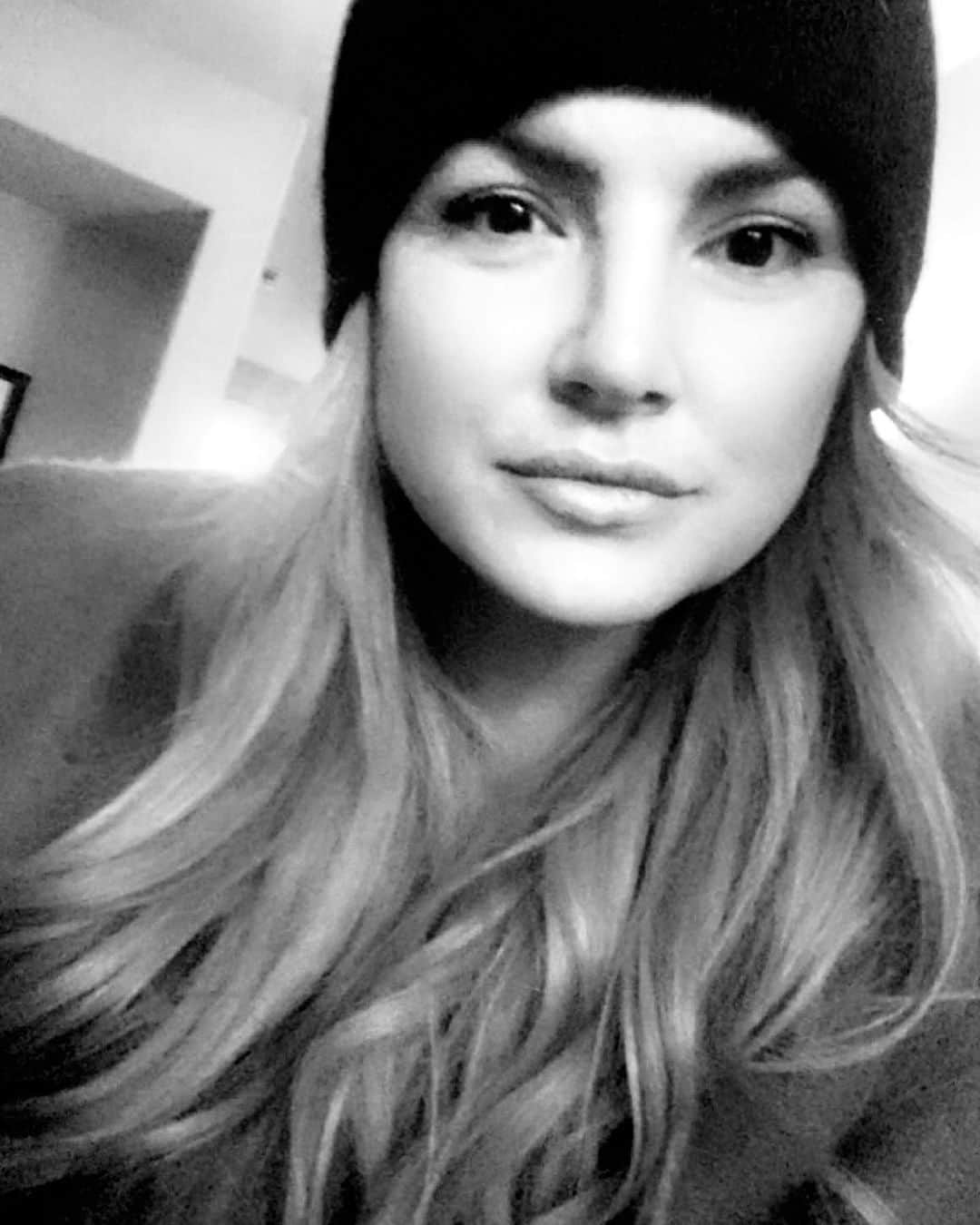 ジーナ・カラーノのインスタグラム：「If you get tired, learn to rest, not to quit. -Banksy  I was so tired and heartbroken from the past few years.. I am intensely sensitive and so all of what has happened in the world and personally has been damaging on every level for me. I know a lot of you feel me on that. I’ve seen how hard it’s been on so many of you and how many of you don’t talk about it but I can see the familiar heart break in you. I knew it was going to be really hard to recover from what I went through personally so I pulled back, became a bit of a recluse and really paid attention to healing. Now I can say I am finally feeling the positive effects of going through that process. I feel grounded and genuinely happier than I have ever been with a much deeper desire in my heart to push on. I have a peace I have never experienced before. ✝️ I share this because I feel a lot of people can relate and I want to remind you all out there that sometimes you just need to allow yourself to heal before moving to that next step and getting back to fulfilling your dreams.. don’t lose hope, maybe you just needed to rest, heal and let that desire grow and become more grounded.🤍」