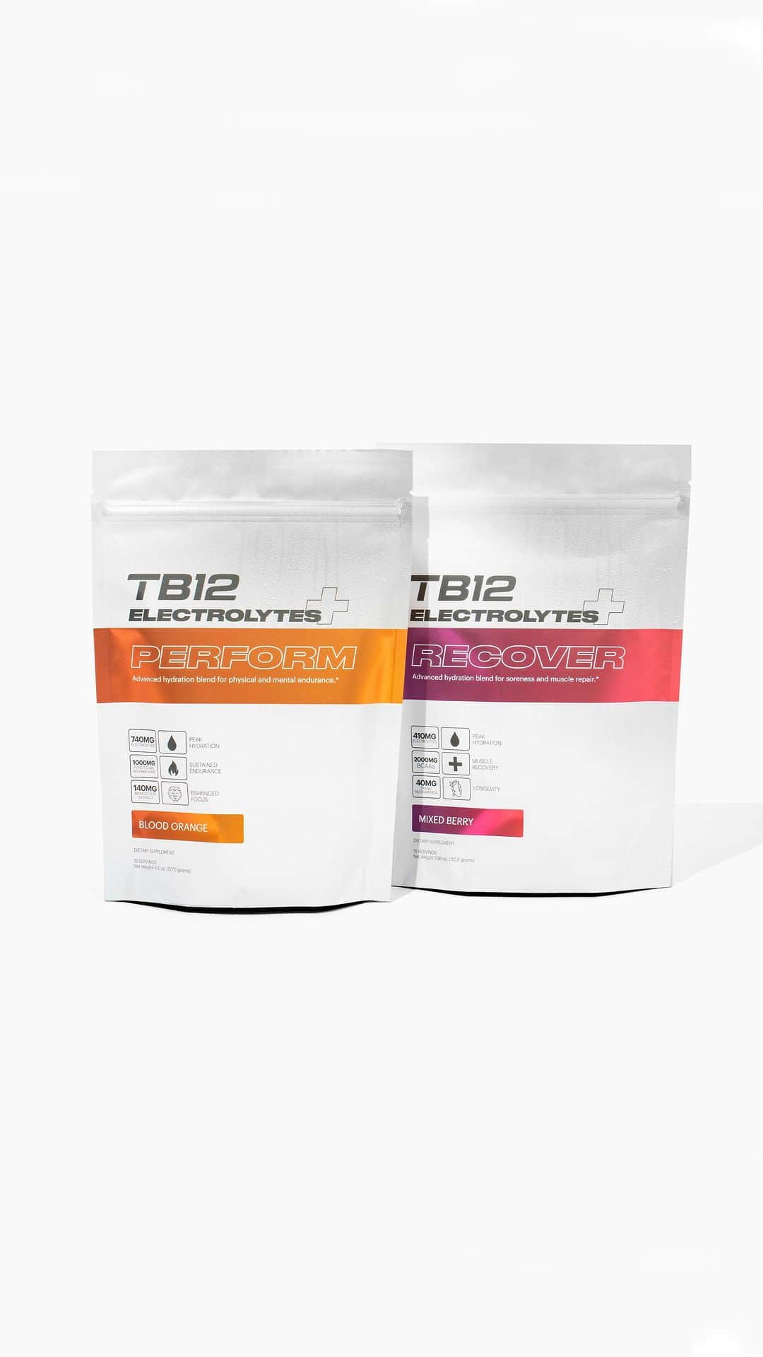 トム・ブレイディのインスタグラム：「Stopped by @tb12sports at Wynn Las Vegas on Electrolytes+ launch day. I’m using both today, perform a few hours ago before my workout, and then recover afterwards to get ready to go again tomorrow. 💪🏼💧」