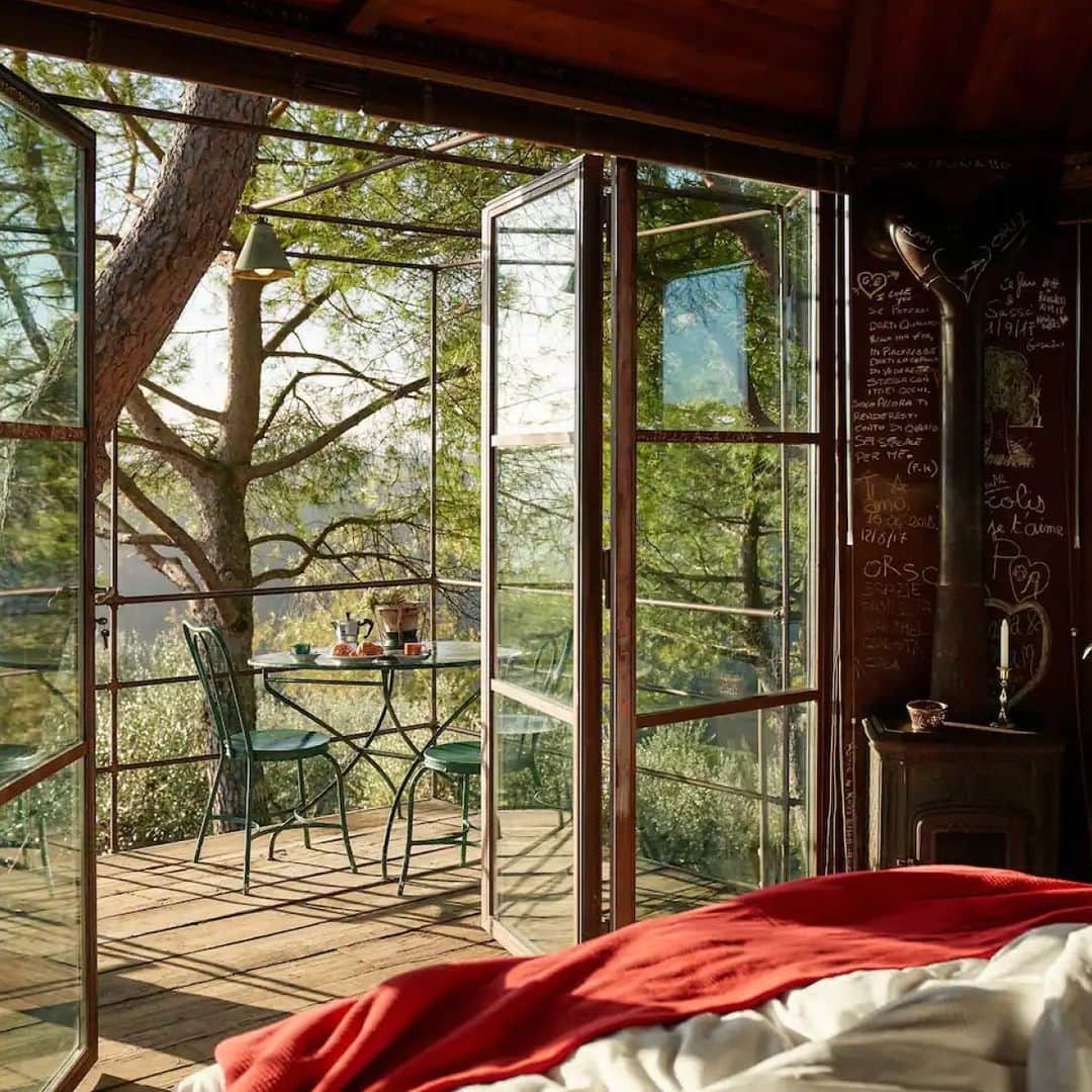 Airbnbさんのインスタグラム写真 - (AirbnbInstagram)「Wake up on an olive vineyard in Tuscany.」5月2日 22時00分 - airbnb