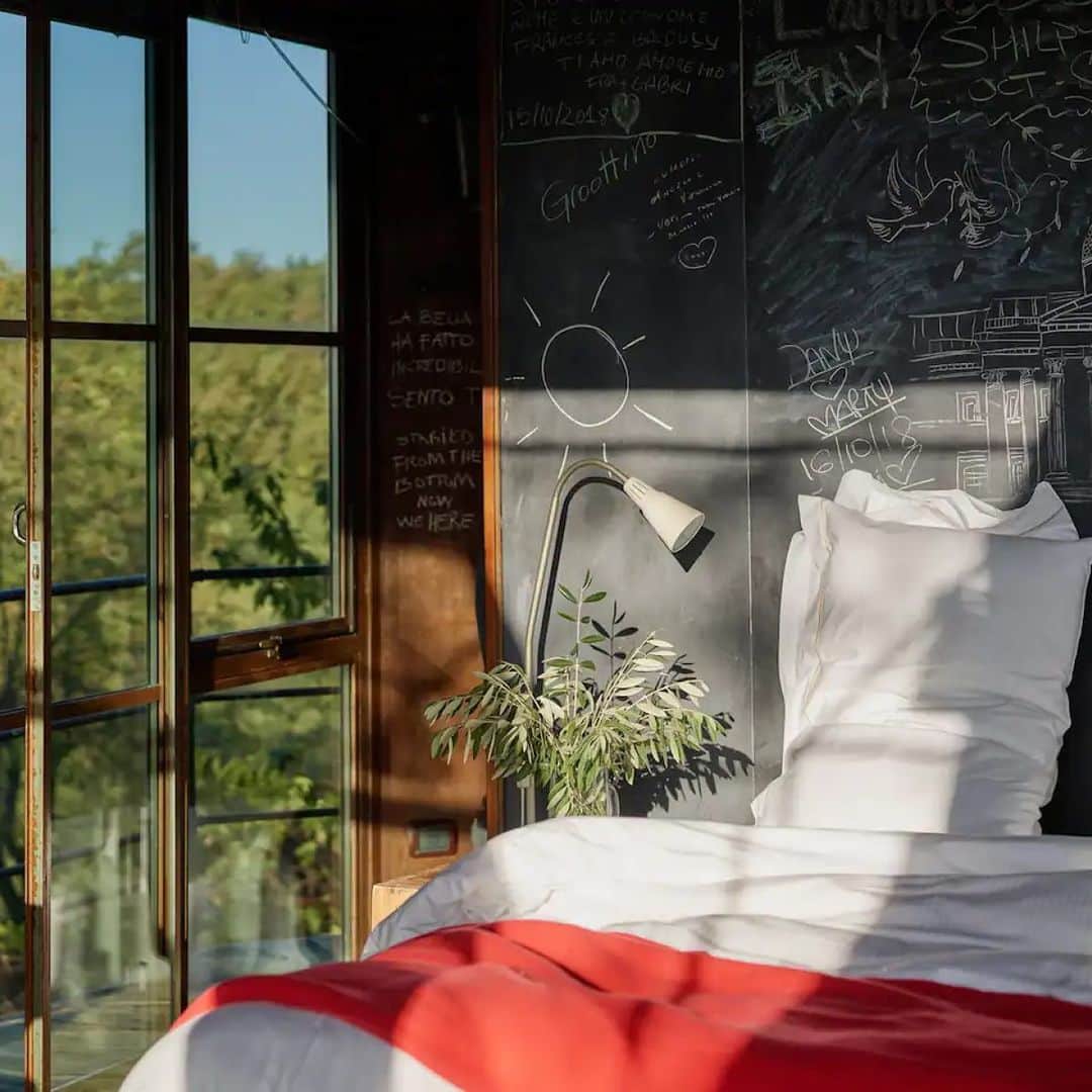 Airbnbさんのインスタグラム写真 - (AirbnbInstagram)「Wake up on an olive vineyard in Tuscany.」5月2日 22時00分 - airbnb