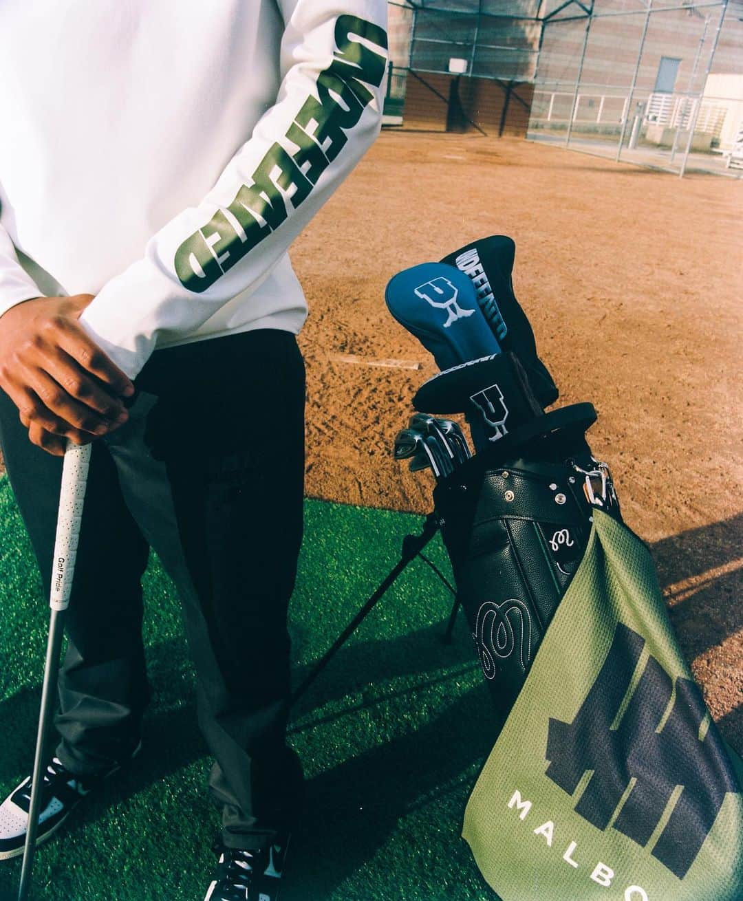 UNDFTDさんのインスタグラム写真 - (UNDFTDInstagram)「UNDEFEATED x Malbon  Featuring UNDEFEATED sponsored golfer Ivan Barahona in the UNDEFEATED x Malbon Long-sleeve Top and Reversible Boonie.  “To go pro—that’s been the dream since I was five. I think I’ve got a long way to go, I’ve got to work harder and get stronger but I’ll get there. Stay patient, play your game and birdies will come.”  The UNDEFEATED x Malbon Collection is available on Saturday, 4/29 at all UNDEFEATED Chapter Stores and at 8am PST at Undefeated.com and Malbongolf.com」4月28日 3時01分 - undefeatedinc