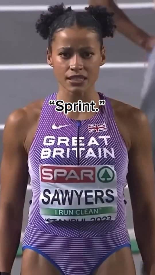 エマ・デュモンのインスタグラム：「Sprint」