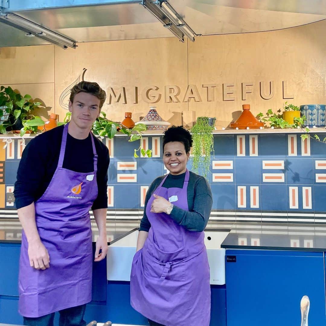 ウィル・ポールターのインスタグラム：「Last month I attended a @migratefuluk Cookery Class where I had the huge pleasure of meeting one of their chefs, Helen who is migrant from Eritrea @helu_helu2  We learned how to make a delicious vegan meal, about Eritrean food culture and about Helen herself: after being imprisoned for escaping Eritrea's forced military service and fleeing to the UK, she is happy in London. She has friends and family around her, has received her refugee status & right to work. Helen teaches Migrateful Classes regularly and was a truly amazing person to learn from!  . Migrateful is a charity which supports asylum seekers, refugees and migrants in their journey to independence, integration and employment. They do this by preparing them to lead classes where they share their culture and traditional cuisine to public and private groups. . As well as supporting its chefs, the organisation’s mission is to correct harmful narratives about immigration. If you'd like to find out more about booking a class or volunteering check out www.migrateful.org  I can not recommend doing one of their classes with a group of loved ones, friends or colleagues more!!!  Thank you Chef Helen! ❤️」