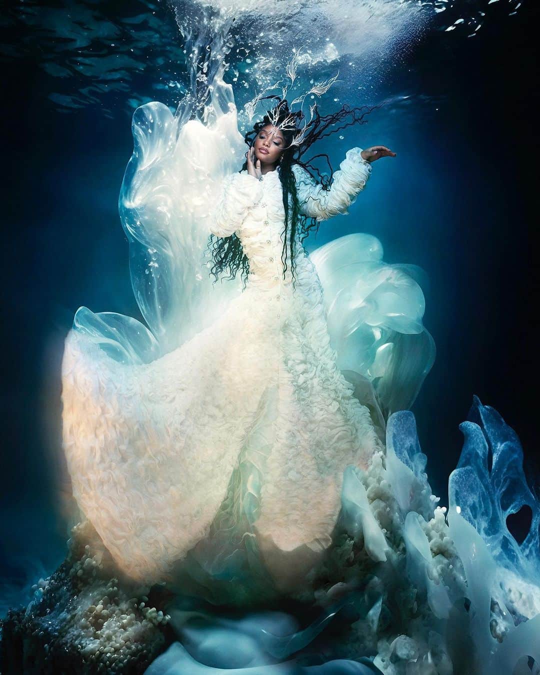 V Magazineさんのインスタグラム写真 - (V MagazineInstagram)「With the arrival of our V142 Summer 2023 issue, cover star @hallebailey fully transformed into an haute couture mermaid, all thanks to photographer @robrusling123—the English creative who tapped into AI technology to craft up the imaginative underwater world seen in Halle’s cover story. 🪸🐚🫧  To get more insight on the creative process of the shoot, V caught up with Rusling to chat about the magic of image making and the experience of shooting the cover, saying “When Anna and V came to me with the proposal to do the shoot with Halle for the cover, I really felt blessed. Halle’s casting for ‘The Little Mermaid’ is something which means an awful lot to so many people. To be part of immortalizing the history of this moment in some small way is very special to me and I wanted to make sure we made images that felt fantastical enough that young kids might want to tear out the pages and put them on their walls.”  Head to VMagazine.com to discover the full story + pre-order your copy of V142 at shop.vmagazine.com.  – From V142 Summer 2023 Issue Photography: @RobRusling123 Fashion: @AnnaTrevelyan Interview: @MathiasRosenzweig Editor-In-Chief / Creative Direction: #StephenGan Makeup: @beautybychrisc Hair: @sparkyourhair Manicure: @ThuybNguyen Ai Artist: @Nik_Gundersen Art Direction: @tobiasholzmann Fashion Editor: @emmaoleck Editors: @overlyopinionatedblackperson / @kalaherh Casting: @itboygregk (@gkldprojects) Set Design: @olivia.giles.set.design Executive Production: @johnny_pascucci / @photobombproduction Special Thanks: @yvettenoelschure  Halle Wears Dress @Chanelofficial Haute Couture / High Jewelry Necklace @Bulgari (In Platinum With Pavé-Set Diamonds) / High Jewelry Serpenti Earrings #Bulgari (In White Gold With Brilliant Cut And Pavé-Set Diamonds) / Headpiece @lance.v.moore   [V142 hits newsstands globally beginning May 4]」4月28日 3時13分 - vmagazine