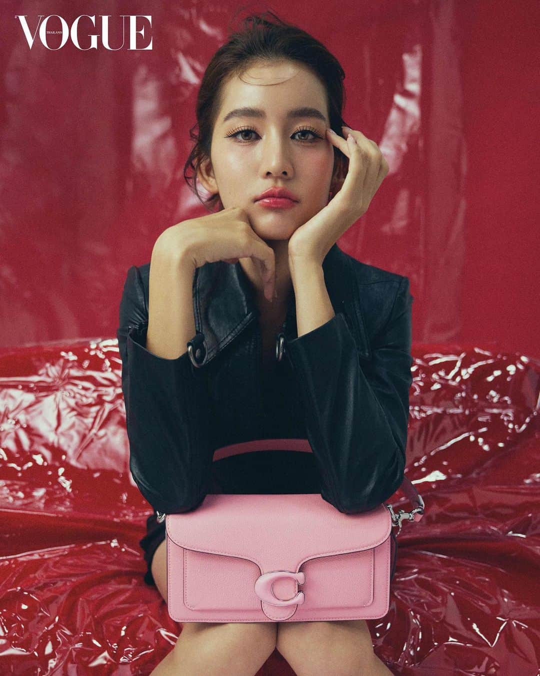 コーチさんのインスタグラム写真 - (コーチInstagram)「Tabby takeover, @voguethailand edition. ⭐ Our beloved shoulder bag earns a top spot in the magazine's latest issue starring @bow_maylada.   Photographer: @aekaratt Stylist: @tawan___K Model: #bow_maylada Makeup: @luckysevenb Hair: @biobell.lpz Interviewer: @opor.peeranat Art Director: @wiwanwo Graphic Designer: @hllbb #InMyTabby #TabbyBag #CoachNY」4月28日 3時14分 - coach