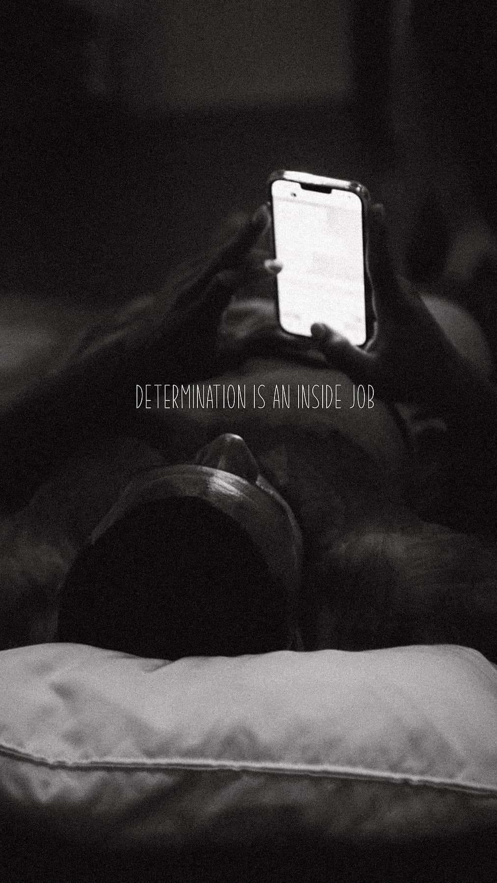 メンフィス・デパイのインスタグラム：「Leven als een prof 00:00 Online 🚀🦠  🧏🏽‍♂️ what y’all think life as a pro should look like?  Don’t comment if you never did any sports 👀」