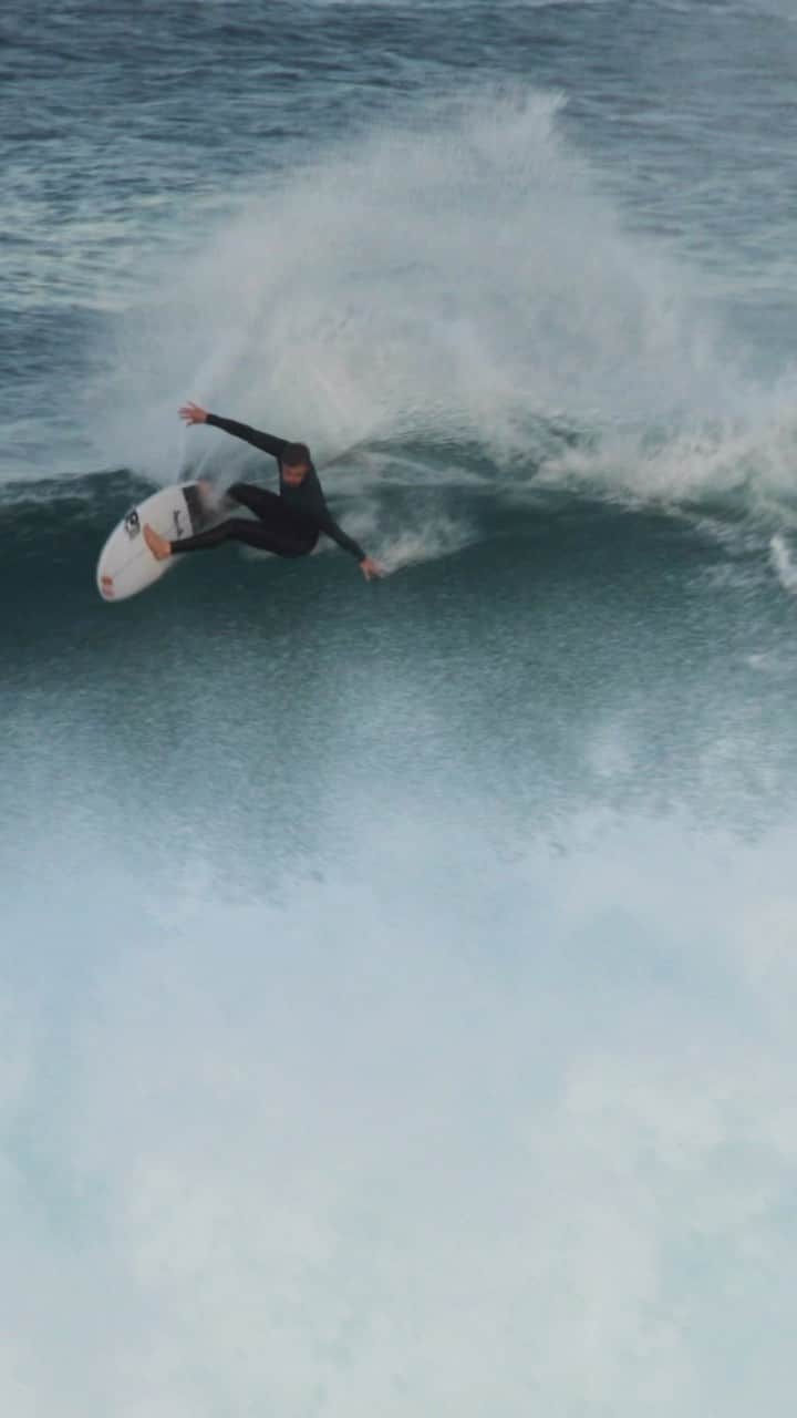 のインスタグラム：「Old man song for old man turns for an old man wave. Whatever, i love it all! ♥️♥️♥️♥️♥️♥️  🎥 @hampositive   🏄🏼 62 sabodriver」