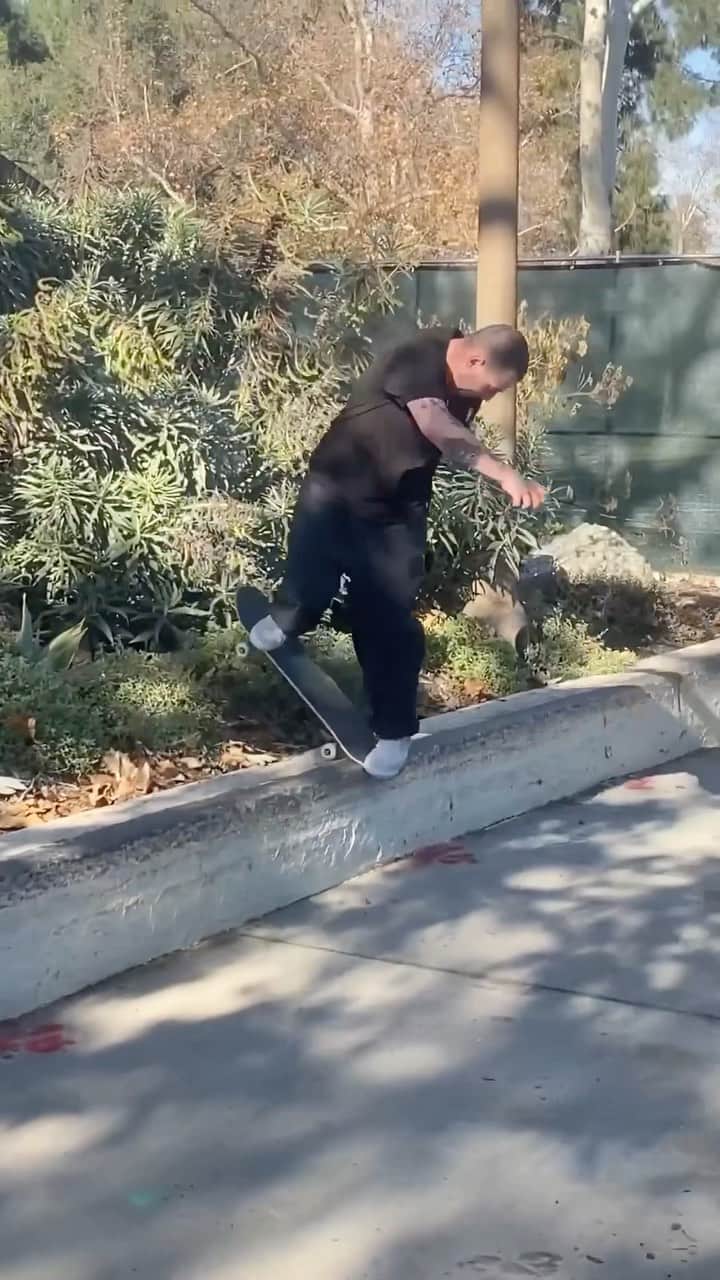 ラカイリミテッドフットウェアのインスタグラム：「@griffingass ⛽️⛽️⛽️ @thrashermag  #Lakai #TheShoesWeSkate」