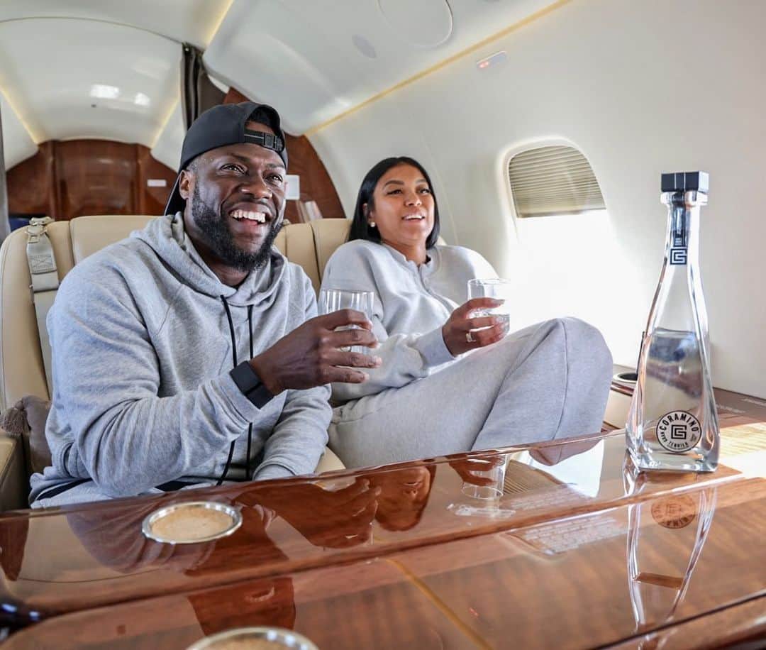 ケビン・ハートさんのインスタグラム写真 - (ケビン・ハートInstagram)「Cheers …. It’s almost the weekend which means it’s almost time to celebrate this weeks hard work!!!!!! Hard Work Taste Different @grancoramino」4月28日 3時47分 - kevinhart4real