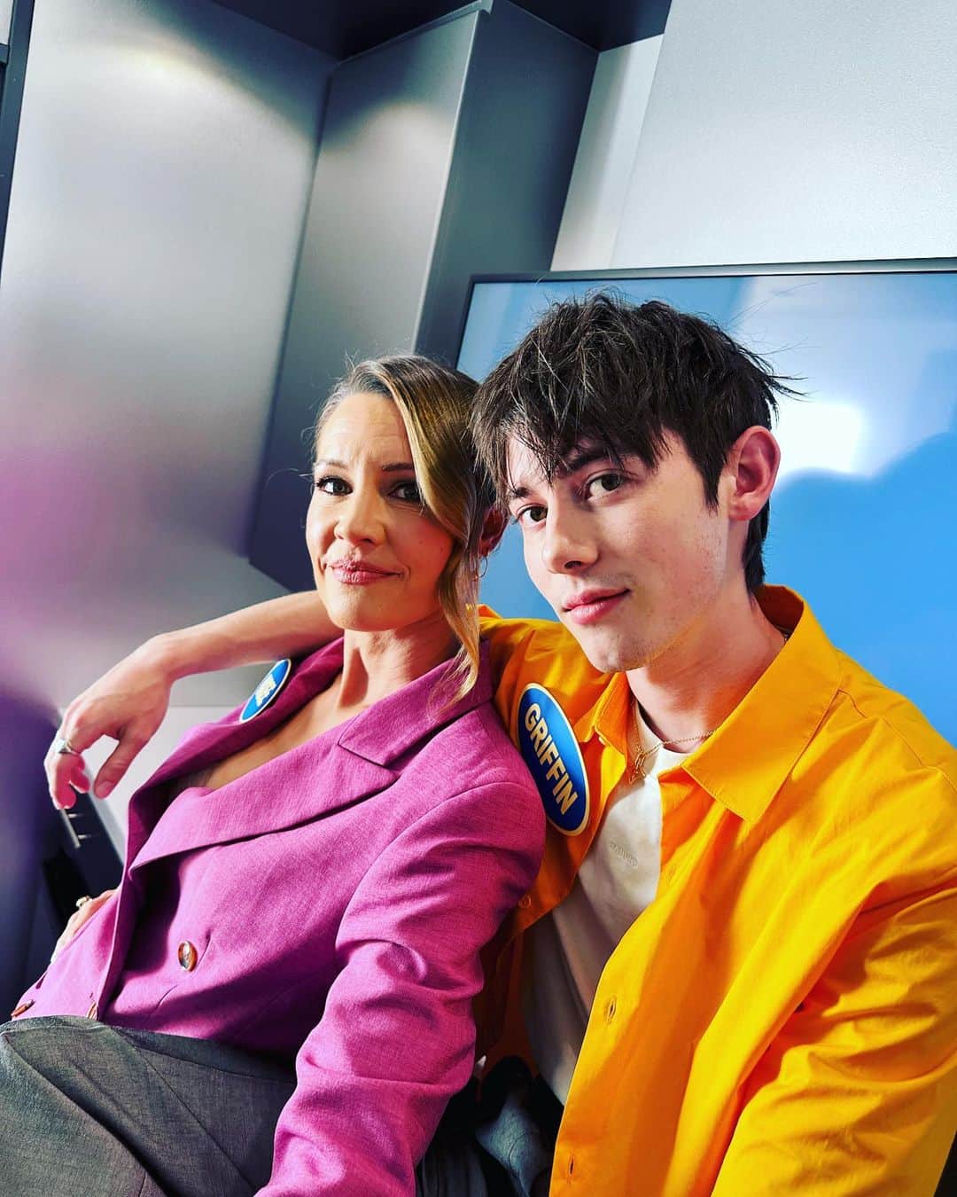 ポール・アデルスタインのインスタグラム：「Fictional wife, fictional son. Real competitive spirit. @familyfeudabc @cruelsummer」