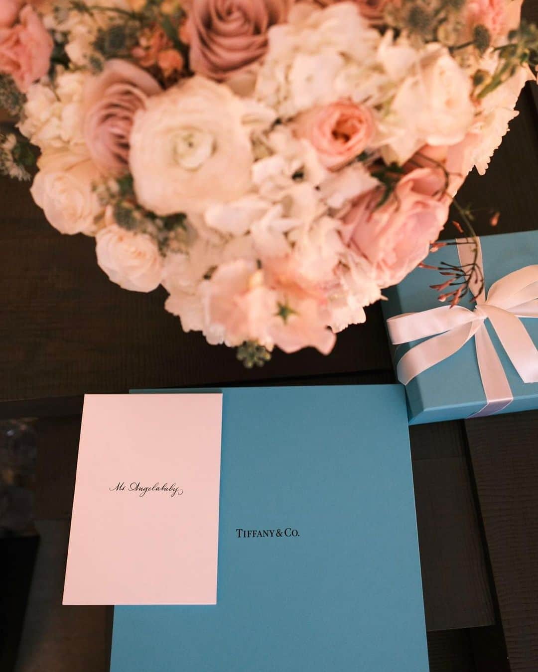 アンジェラベイビーのインスタグラム：「💙@tiffanyandco #tiffanyandco #TheTiffanyLandmark」