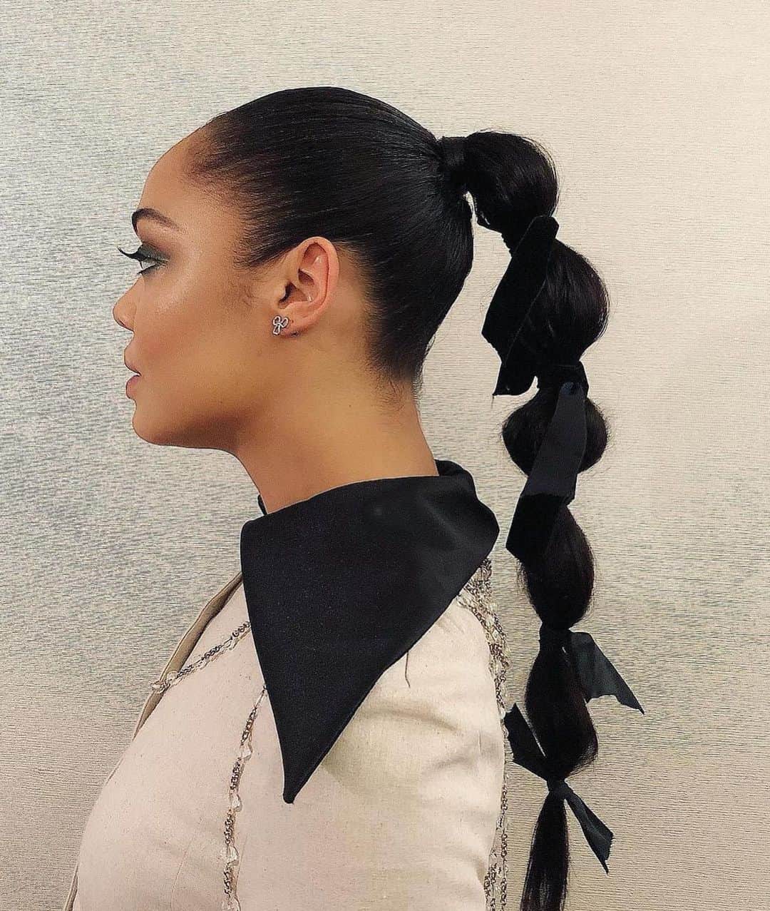 ghd hairさんのインスタグラム写真 - (ghd hairInstagram)「As far as hairstyles go, braids are about as timeless and versatile as they come. They're chic, they're fresh and they're convenient, too. They can help lift hair off your face, they can protect hair from snagging, friction and styling, and they look stunning while doing it too 🤩🌟  Here’s our 10 favourite spring braids…☀️💐  #ghd #braids #braidsinspo #braidideas #braidhairinspo」4月28日 4時15分 - ghdhair