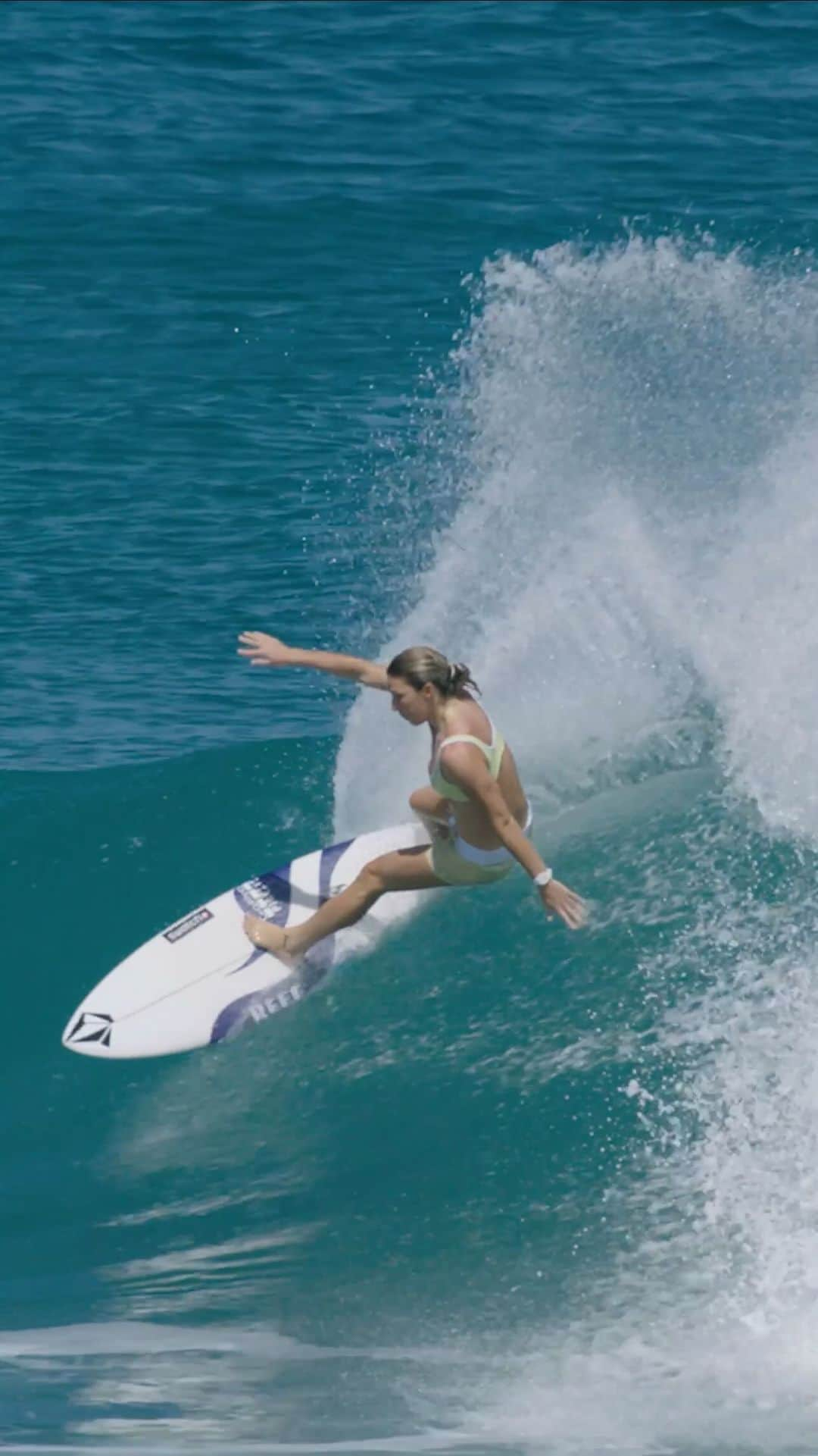 ココ・ホウのインスタグラム：「“they’re brilliant, they’re beautiful, and they work for me” 😅🍋🕵️‍♀️ Charlie’s angels inspo (talking about my boardshorts and bikini) Enjoying🌴 @swatchandsports Video @guy__mac」