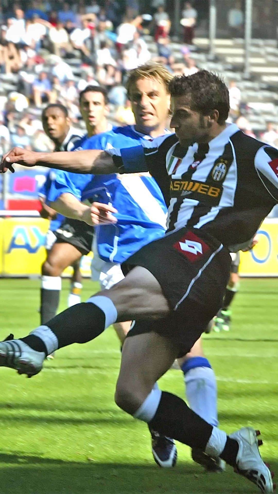 アレッサンドロ・デル・ピエロのインスタグラム：「@juventus vs @brescia_calcio  . . . #memories #27april #juventus #brescia #seriea #gol #adp10」