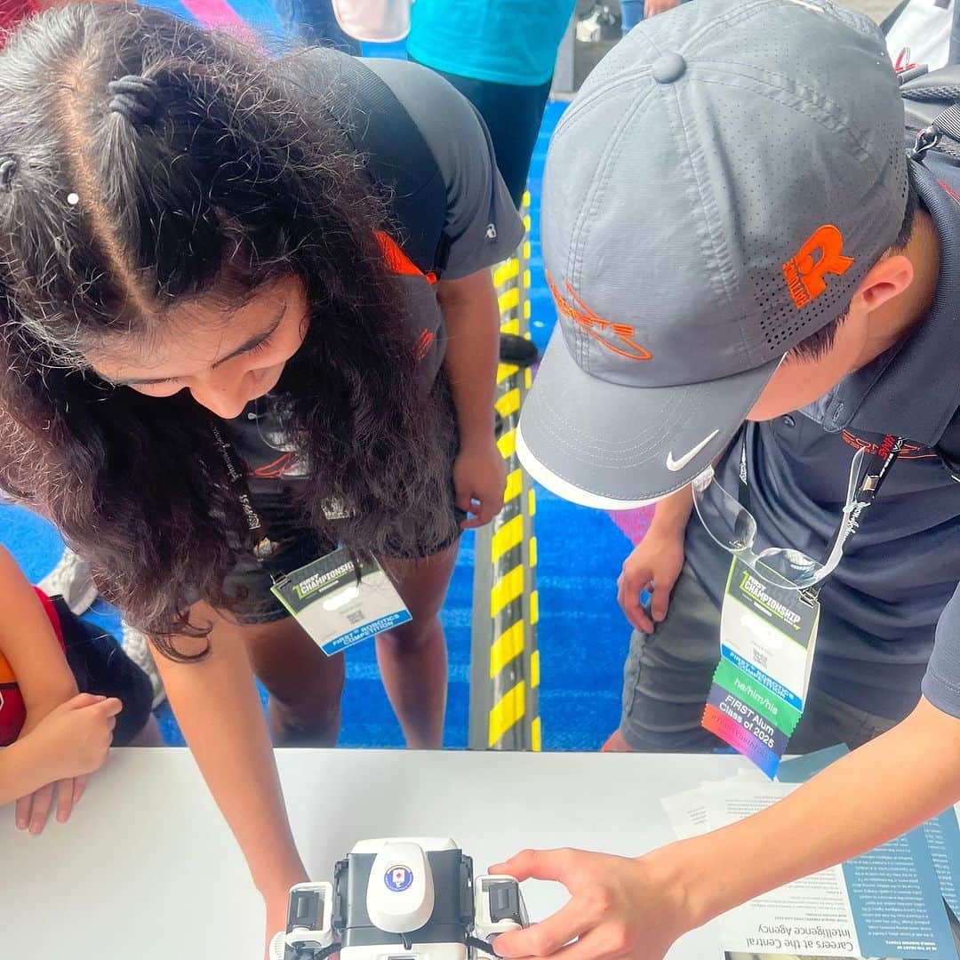 CIAのインスタグラム：「#Technology at #CIA is a critical element of our mission and we were thrilled to be one of the sponsors of the 2023 FIRST Robotics Championship. This annual event empowers students to be the next generation of leaders and innovators, capable of tackling the world's toughest challenges.   #FIRSTChamp #Technology #STEM #STEAM @FRCTeams」