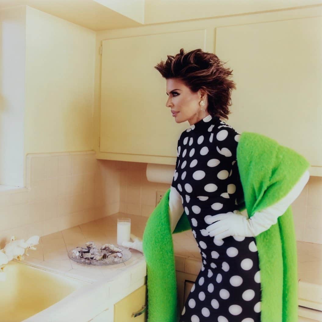 リサ・リナのインスタグラム：「@papermagazine  In @marcjacobs 💚」