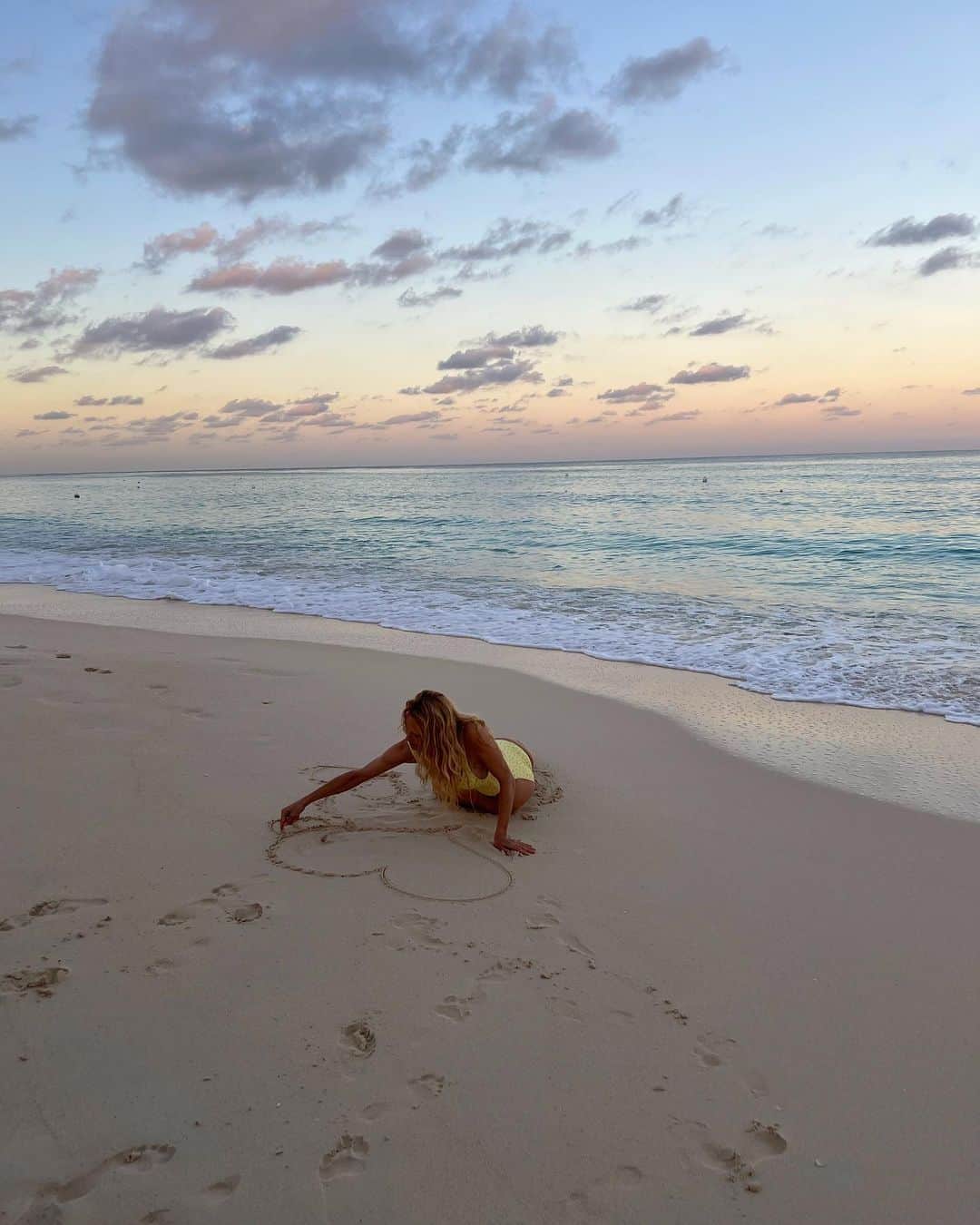 FRANKIES BIKINISさんのインスタグラム写真 - (FRANKIES BIKINISInstagram)「@pamelaanderson x @frankiesbikinis is rooted in nature and inspired by pamela’s playful spirit and countless days at the beach, full of nostalgia and romance 🌸🐚 #pamxfrankies」4月28日 4時47分 - frankiesbikinis