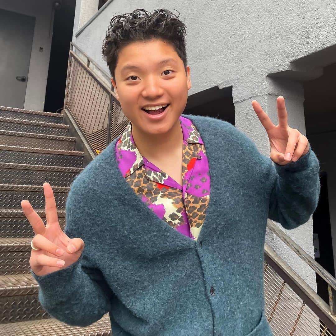 American Idolのインスタグラム：「Being on IDOL: the best high school extracurricular EVER. 📚🎤💓 NEW Sun. + Mon.!!」