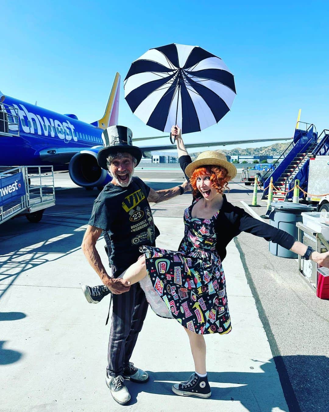 ボニー・モーガンのインスタグラム：「In the further adventures of Bon and Dad, we are taking an impromptu trip to descend upon the ruckus rockabilly weekend @viva.las.vegas.vlv! Viva Las Vegas here we come! @orleanscasino @southwestair #vivalasvegas #adventuresofbonanddad #birthdayshenanigans #itsgoodtobetheking #vlv #thisisgonnabefun #bendybonnie」