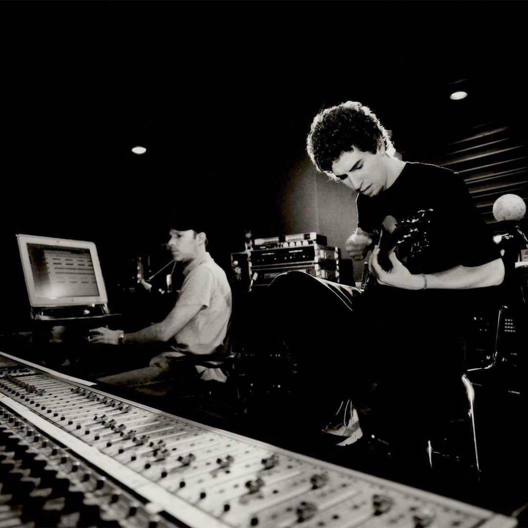 リンキン・パークのインスタグラム：「Unearthed some more photos from the recording of #Meteora   📸 James Minchin III」