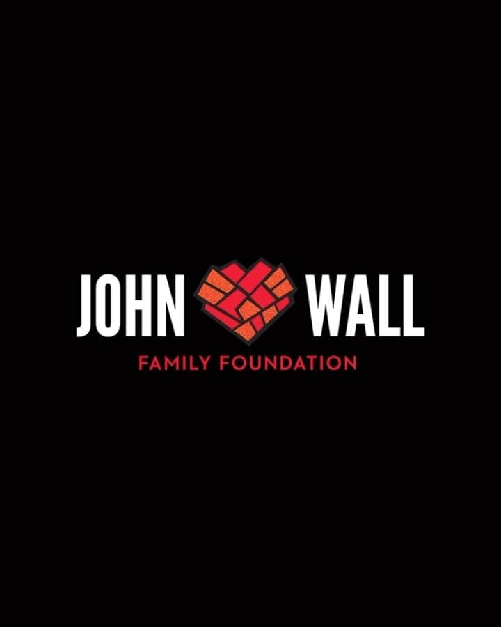 ジョン・ウォールのインスタグラム：「🚨Special Announcement🚨  This August, the John Wall Family Foundation is refurbishing the Roberts Park Basketball Court in Raleigh, NC.  As part of John Wall’s commitment to the Raleigh community, JWFF will look to host a number of community and outreach events on the court, including this summer’s JWFF Back-to-School event.  More details to come, stay tuned‼️ #RaleighForever」