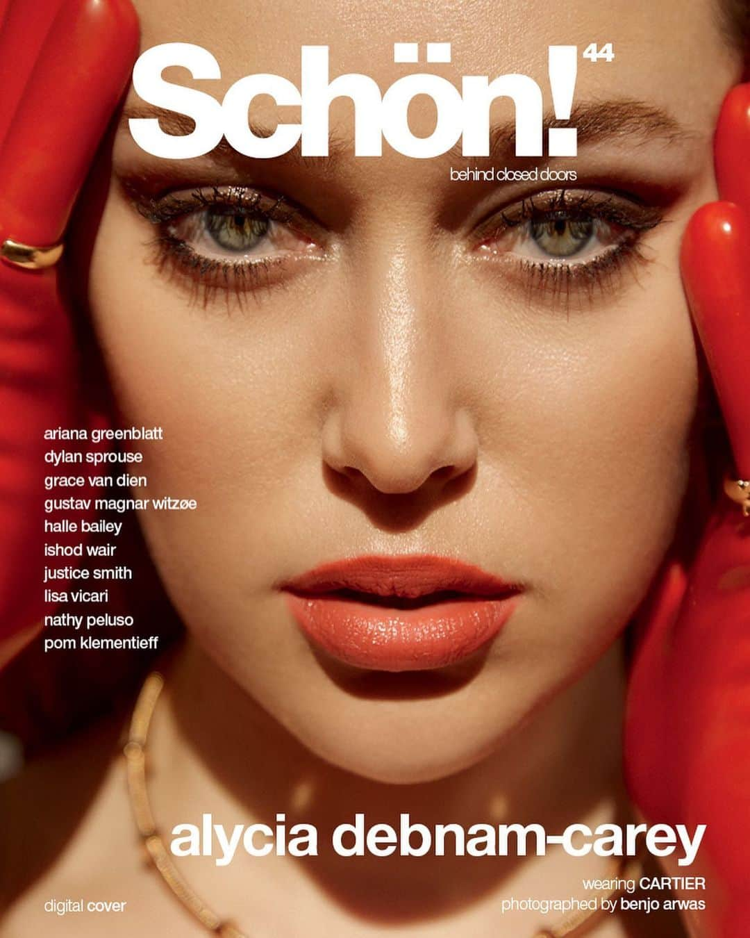 アリシア・デブナム・キャリーのインスタグラム：「So thrilled to be on the cover of @schonmagazine such a dream shoot 🧨💋  Photography + Direction. @benjoarwas   Creative Direction + Fashion. @shalevlavan   Hair. @dallin.james   Make Up. @adambreuchaud   Nails. @naokosaita   Photography Assistants. @christianscutt + @tylergurdfilm   Fashion Assistant. @brigitteshokouhi   Special Thanks. @monicawangphoto + The Team @cartier   Words. @raeganrubin  #schön #saintxonhulu #thelostflowersofalicehart」