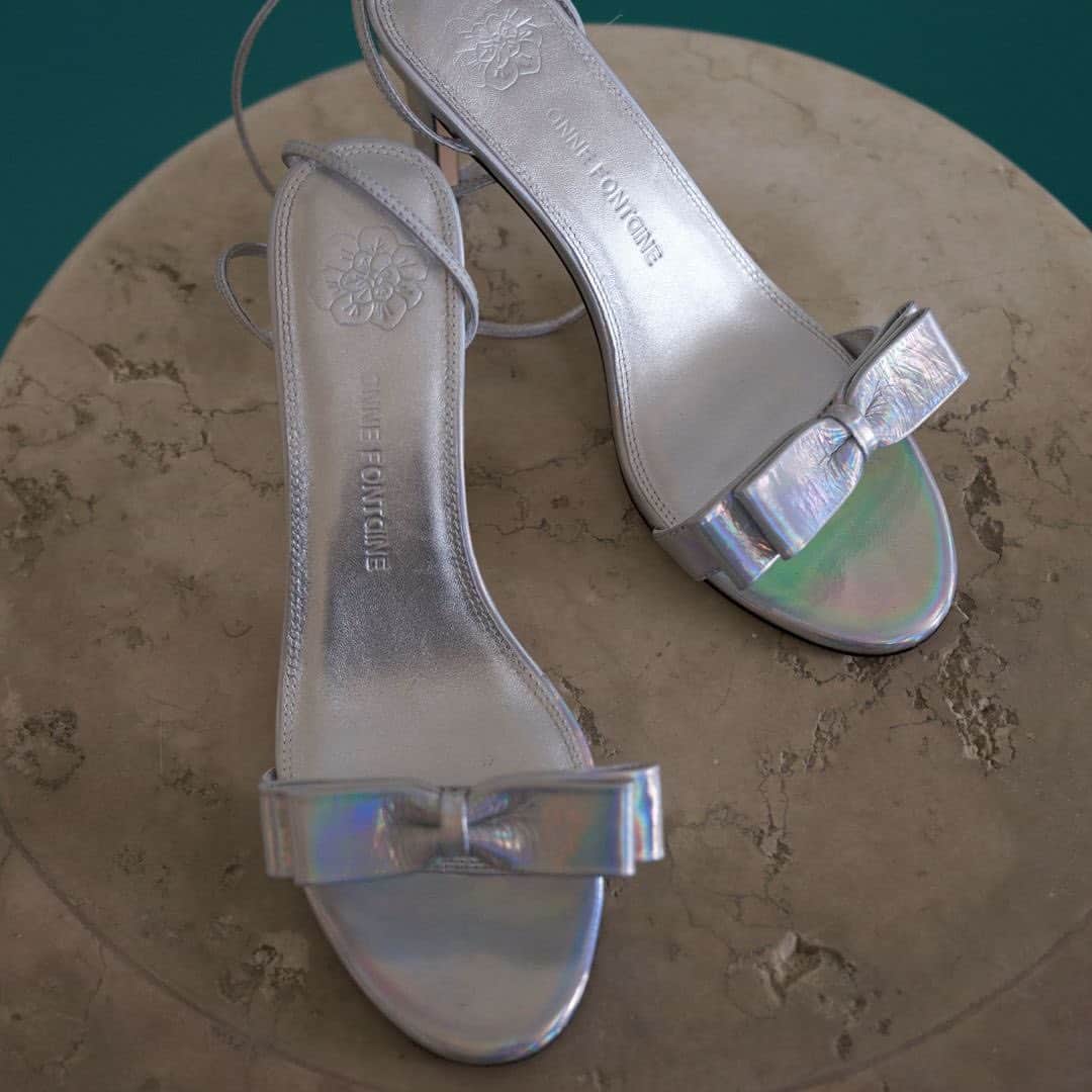 アンフォンテーヌさんのインスタグラム写真 - (アンフォンテーヌInstagram)「Keep your heels, head, and standards high.😘   #annefontaine #ANNEFONTAINESS23 #annefontaine #parisianstyle #heels」4月28日 5時27分 - annefontaine
