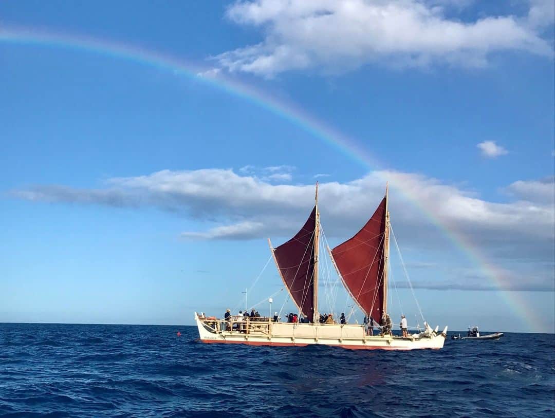 ハワイアン航空さんのインスタグラム写真 - (ハワイアン航空Instagram)「Recently, we were honored with the opportunity to bid aloha to Hōkūleʻa as she embarks on her 15th major voyage in her 50-year history. Read more about “Moananuiākea: A Voyage for Earth" in our recent Manaʻo blog via the link in our bio.」4月28日 11時00分 - hawaiianairlines