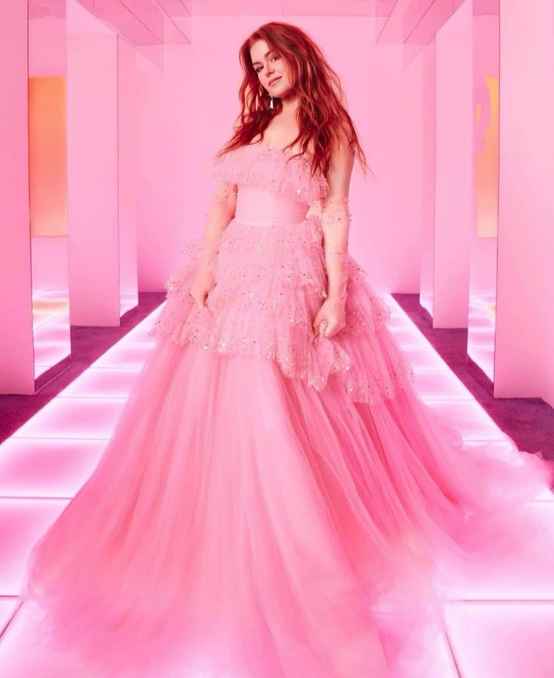 Monique Lhuillierのインスタグラム：「@islafisher stuns for @people magazine #mostbeautiful issue! 🌸 #moniquelhuillier」