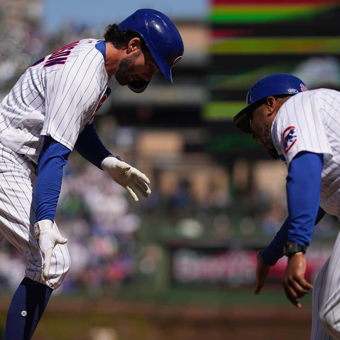 シカゴ・カブスさんのインスタグラム写真 - (シカゴ・カブスInstagram)「🚨We interrupt your Thursday afternoon to bring you the first Dansby Dinger of the season🚨」4月28日 5時48分 - cubs