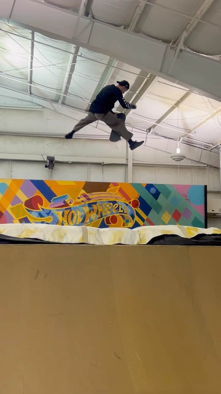 ジェイク・イラーディのインスタグラム：「Flying away ✈️ @rockstarenergy  #rockstarenergy  📲 @jake_yanko」