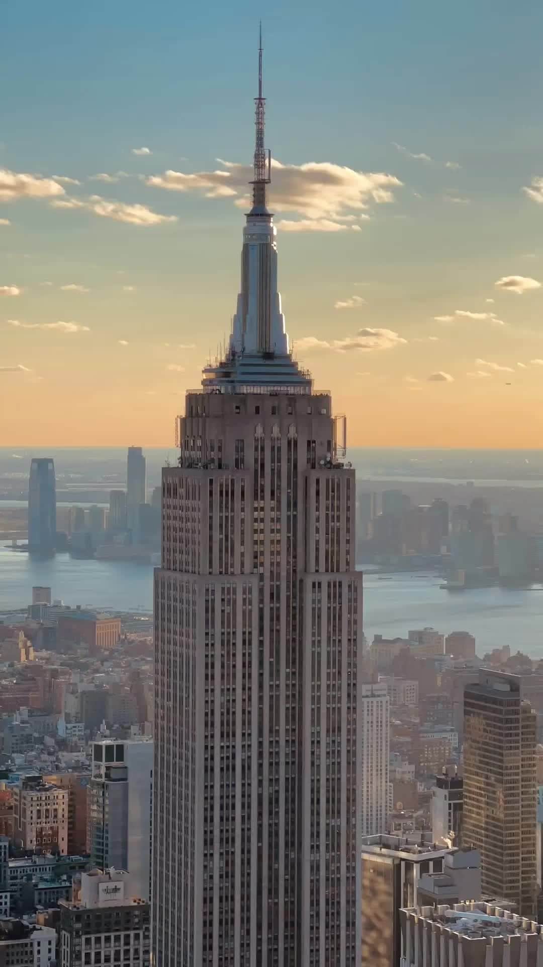Empire State Buildingのインスタグラム：「You should be here with me.   📷: @bellabela」