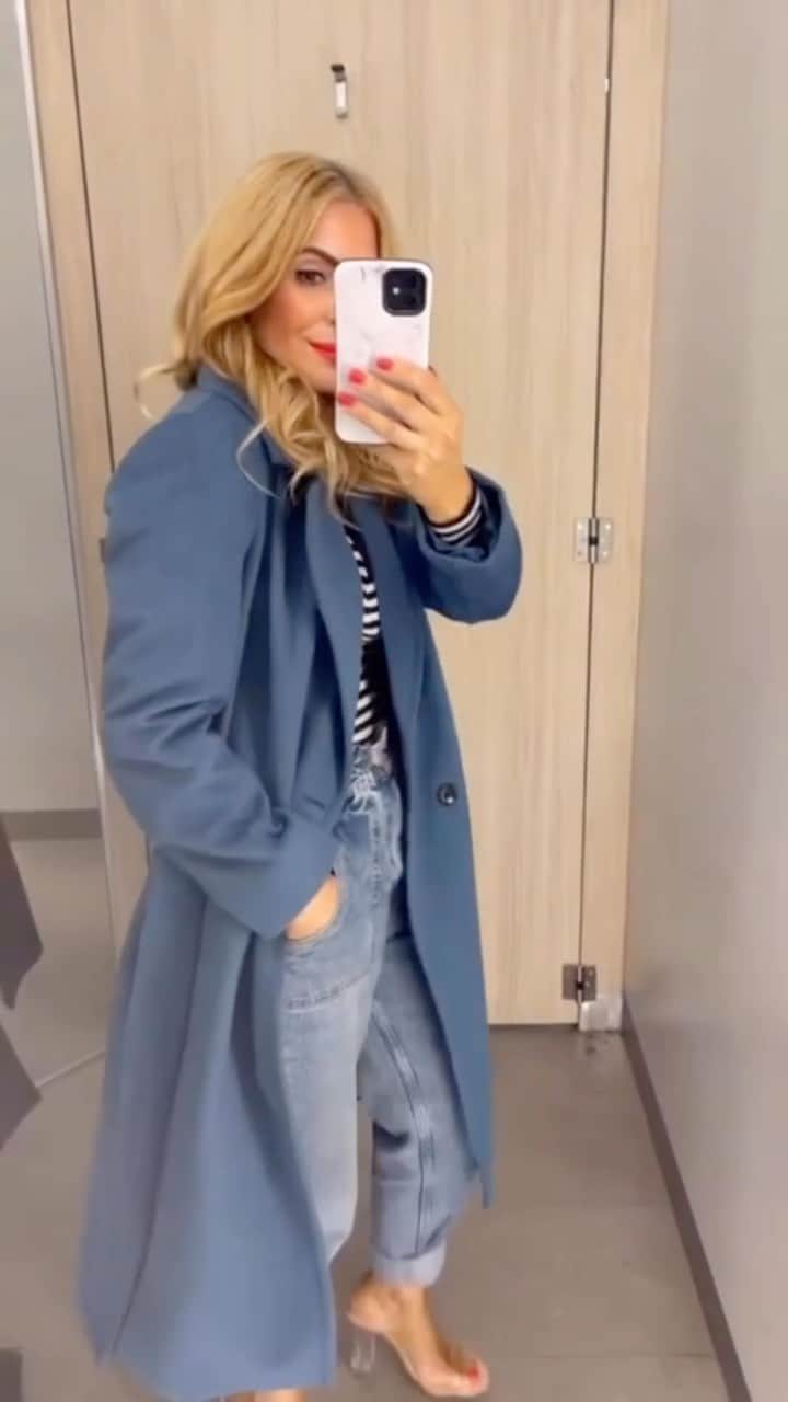 Target Australiaのインスタグラム：「It’s here… in blue 💙💙 @lisa_gal01 looking gorg in the new Preview longline wrap coat paired with Target satin slip skirt and collar rib tee & paperbag jeans 💯」