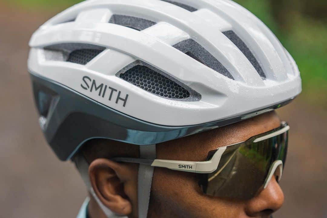 Smithさんのインスタグラム写真 - (SmithInstagram)「Bikes + Friends = Smiles, even in the rain.   This spring, whether you're a new roadie or a seasoned racer, check out our Persist helmet. With new technology for the 2023 season, the Persist now is equipped with Mips and Koroyd to provide even more safety features at the same great price.」4月28日 6時14分 - smithoptics