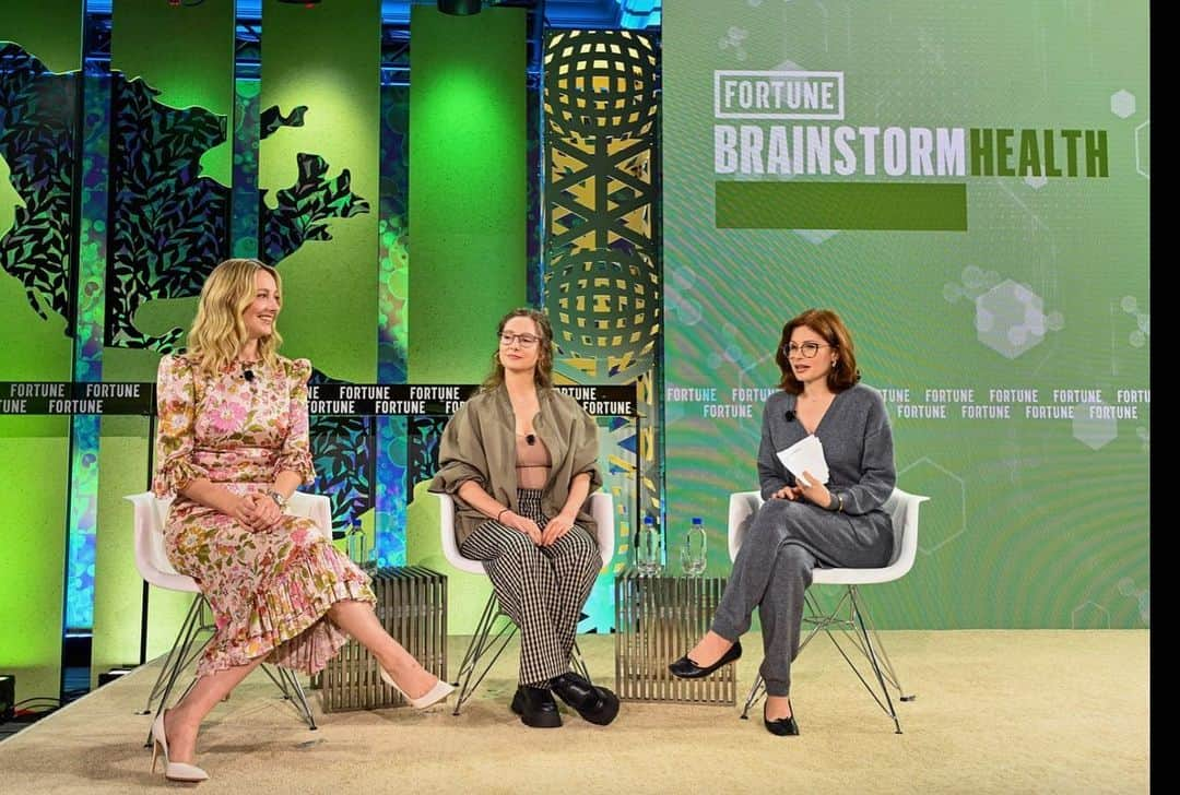 ジュディ・グリアさんのインスタグラム写真 - (ジュディ・グリアInstagram)「What a huge day for me (!!) to be a part of Fortune Magazine’s Brainstorm Health Conference. Swipe ➡️ to see the @wilewomen team together (@corey4scho, @gwendolyn.floyd and @julie_k). I’m so impressed Fortune wants to bring women’s mid-life health to the forefront of the conversation!   #fortune #fortunebrainstorm #wilewomen #womenshealth #christinafarr」4月28日 6時38分 - missjudygreer