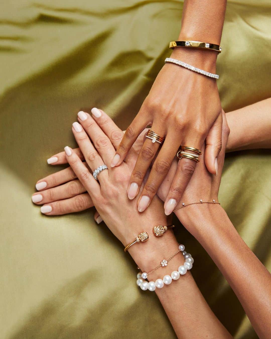 Saks Fifth Avenueのインスタグラム：「Hint, hint: Timeless jewelry is what mom *really* wants for #MothersDay (and you’ll be happy to borrow it, too). Tap or head to the link in bio to shop. #Saks」