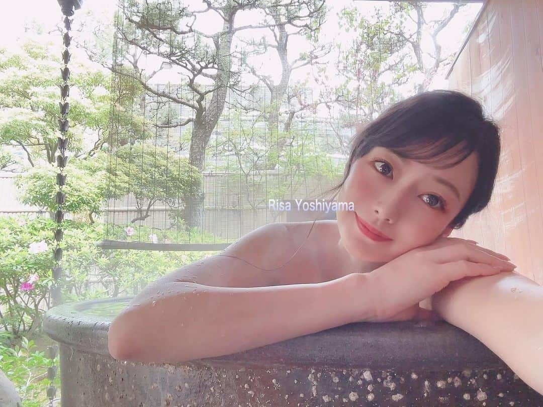 吉山りささんのインスタグラム写真 - (吉山りさInstagram)「♨️ 露天風呂付客室だといつでも入れて幸せ😍💕  #温泉 #♨️ #温泉女子 #露天風呂付客室  #朝風呂 からの #昼風呂 そして #夜風呂 からの #深夜風呂 とにかく常に #お風呂タイム #hotsprings  #Japan #japanese  #model  #japanesemodel  #モデル #温泉モデル  #温泉撮影 #me  #旅館  #宿  #日本  #日本の風景  #日本の伝統  #onsen   #吉山りさ #43歳 #美容 #40代 #自力美容  #お金をかけない美容法  というかお金をかけられなかったのでスパルタ肌でここまできました😎（笑）」4月28日 6時50分 - oreorerisa