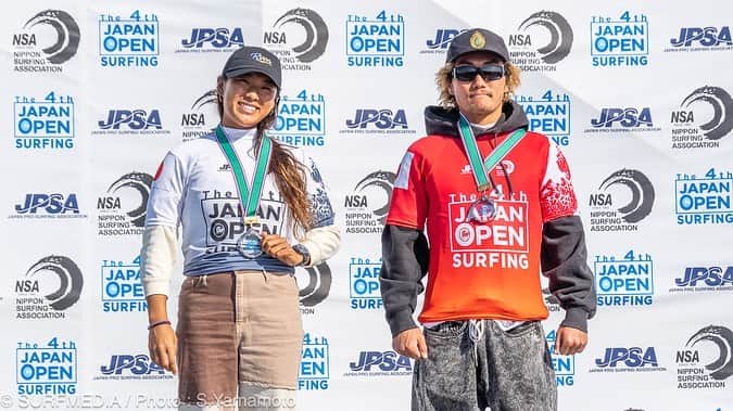 前田マヒナのインスタグラム：「昨日、仙台で行われたJapan Open で準優勝しました。 そして日本代表で世界選手権に選ばれ、来月エルサルバドルに行きます。 今回大会を運営してくださった皆様、関係者の皆様、応援してくださった皆様、本当にありがとうございました。  Yesterday I placed 2nd at the Japan Open and earned a spot into the JAPAN national team to represent in the ISA World Games for a chance to compete in the Olympics. Thank you  friends, family, and the many supporters for all the love. I will do my best to give it another shot to participate the Paris Olympics 2024 Olympics 🫶🫶🤘🤘👊👊🤍 @isasurfing @olympics @naminori_japan #olympics #parisolympic2024 #teamjapan #japanopenofsurfing @japanopenofsurfing   PHOTO @surfmedia @s_yaman」